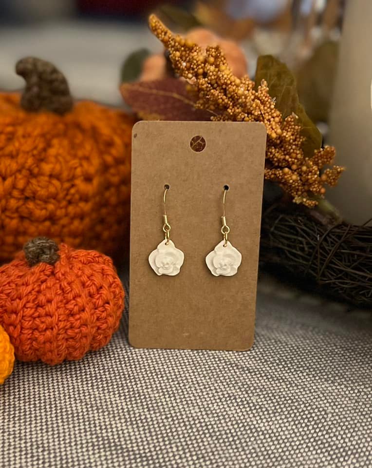a. Pure beauty, lightweight earrings, everyday wear jewelry, romantic style