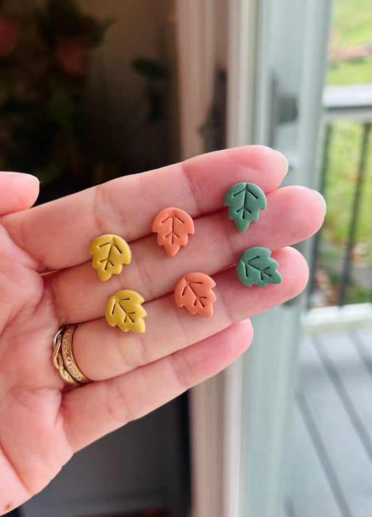 2.8 Little fall leaves studs