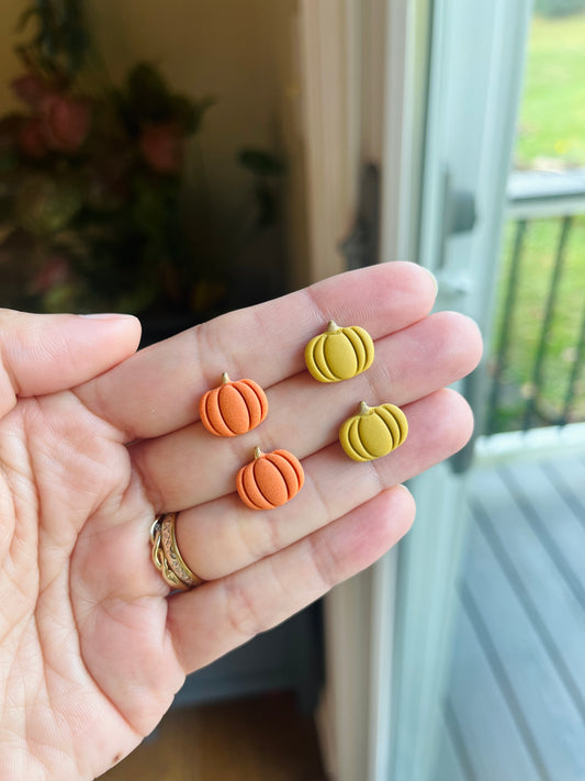 2.9 Little pumpkin studs