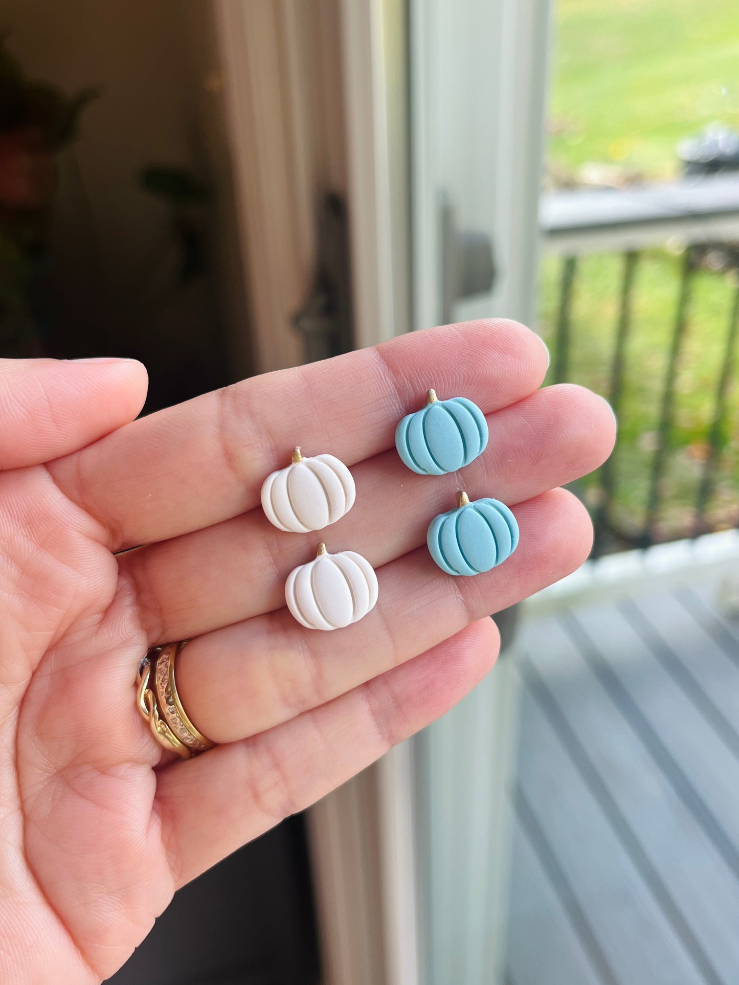 2.9 Little pumpkin studs